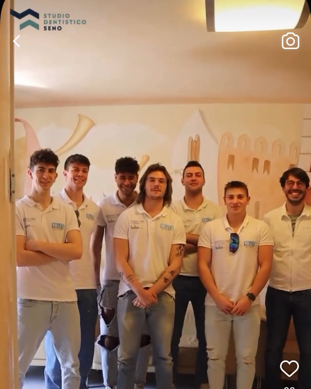 Reel Instagram: la squadra di pallavolo sponsorizzata in visita allo Studio Dentistico Seno